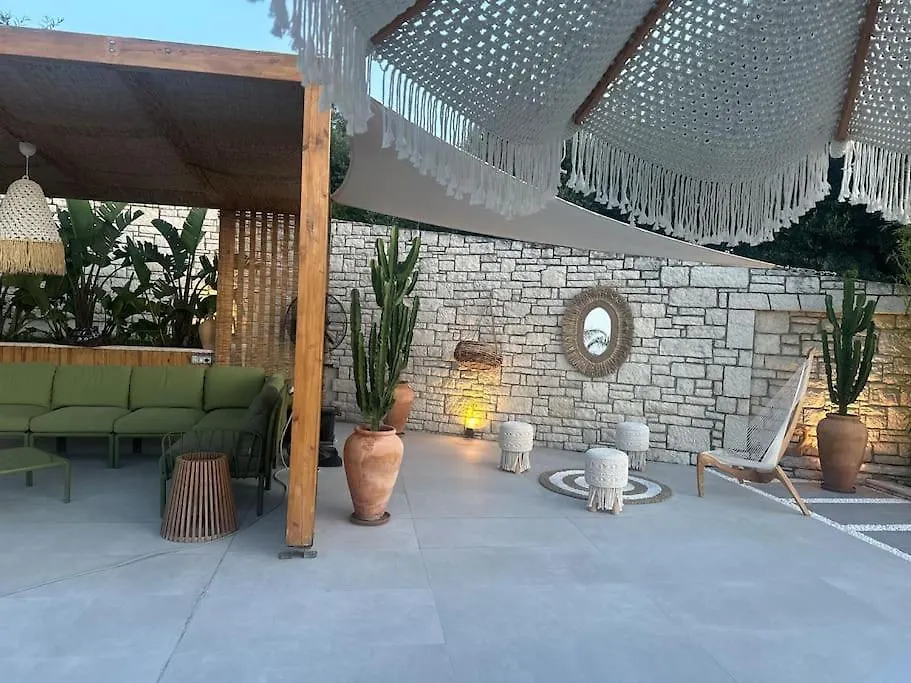 Green House Vlorë 0*,